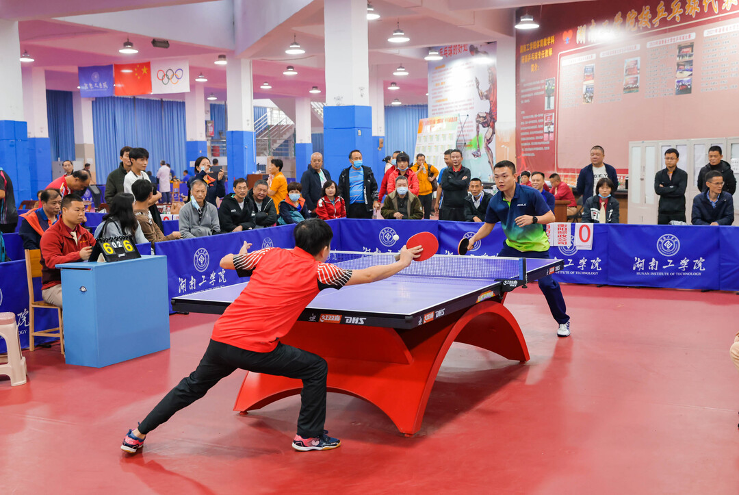 更高荣誉的 更高荣誉的